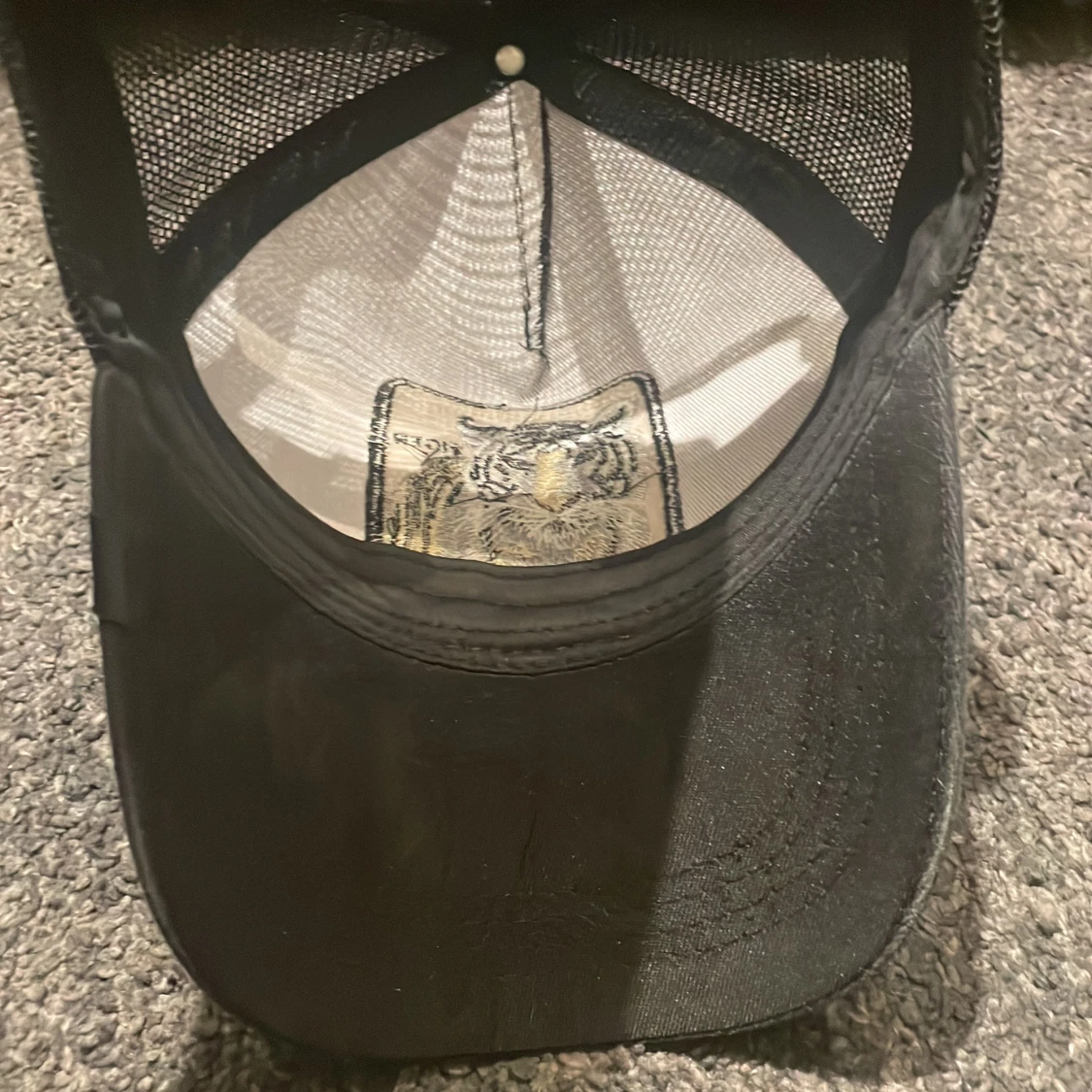Svart truckerkeps med tigerpatch - 2