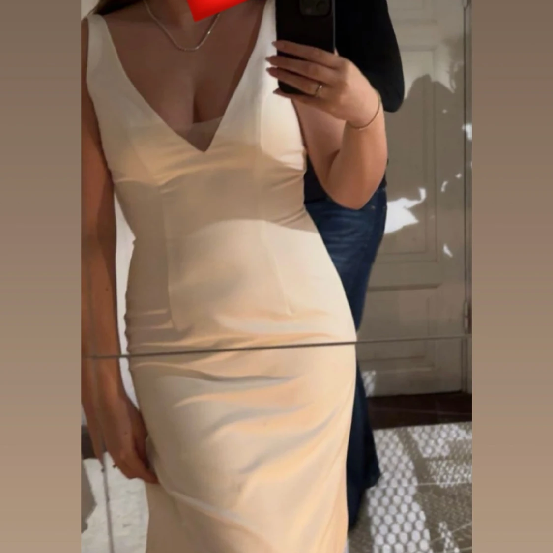 Bröllopsklänning, vit elegant med öppen rygg & superfint släp - 2