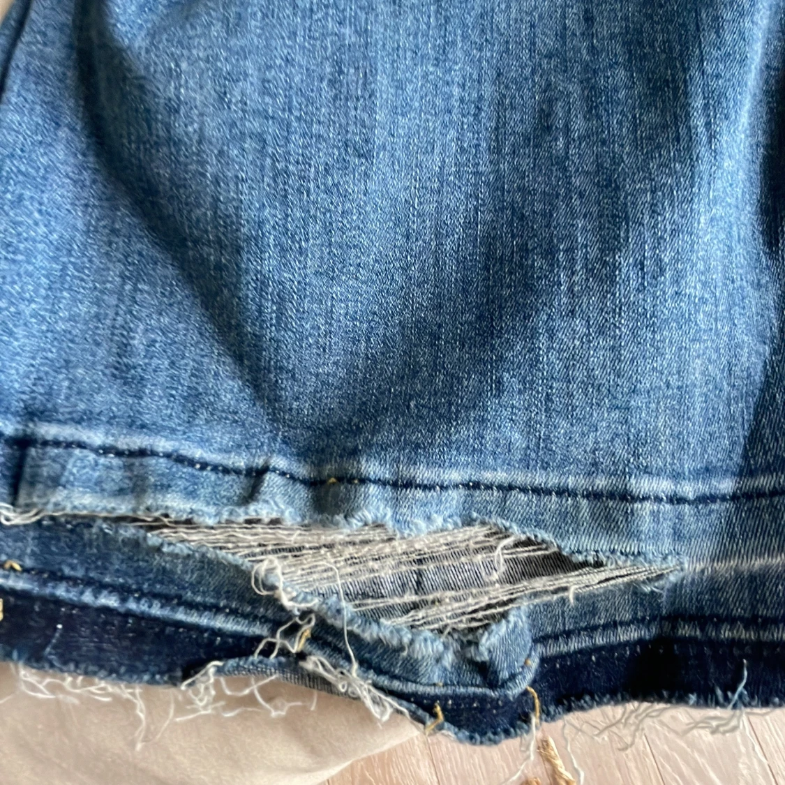 Blå jeans med stora fickor från Nelly - 2