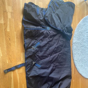 lippo supreme plus 200gr täcke med hals  - inga defekter alls, som ny! 