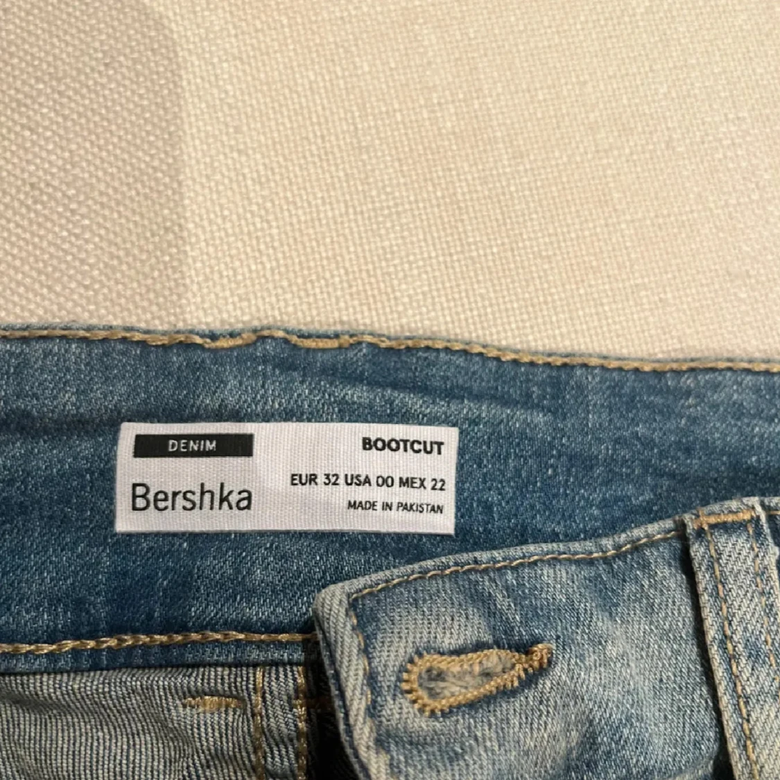 Bootcut jeans från Bershka ljusblå - 1