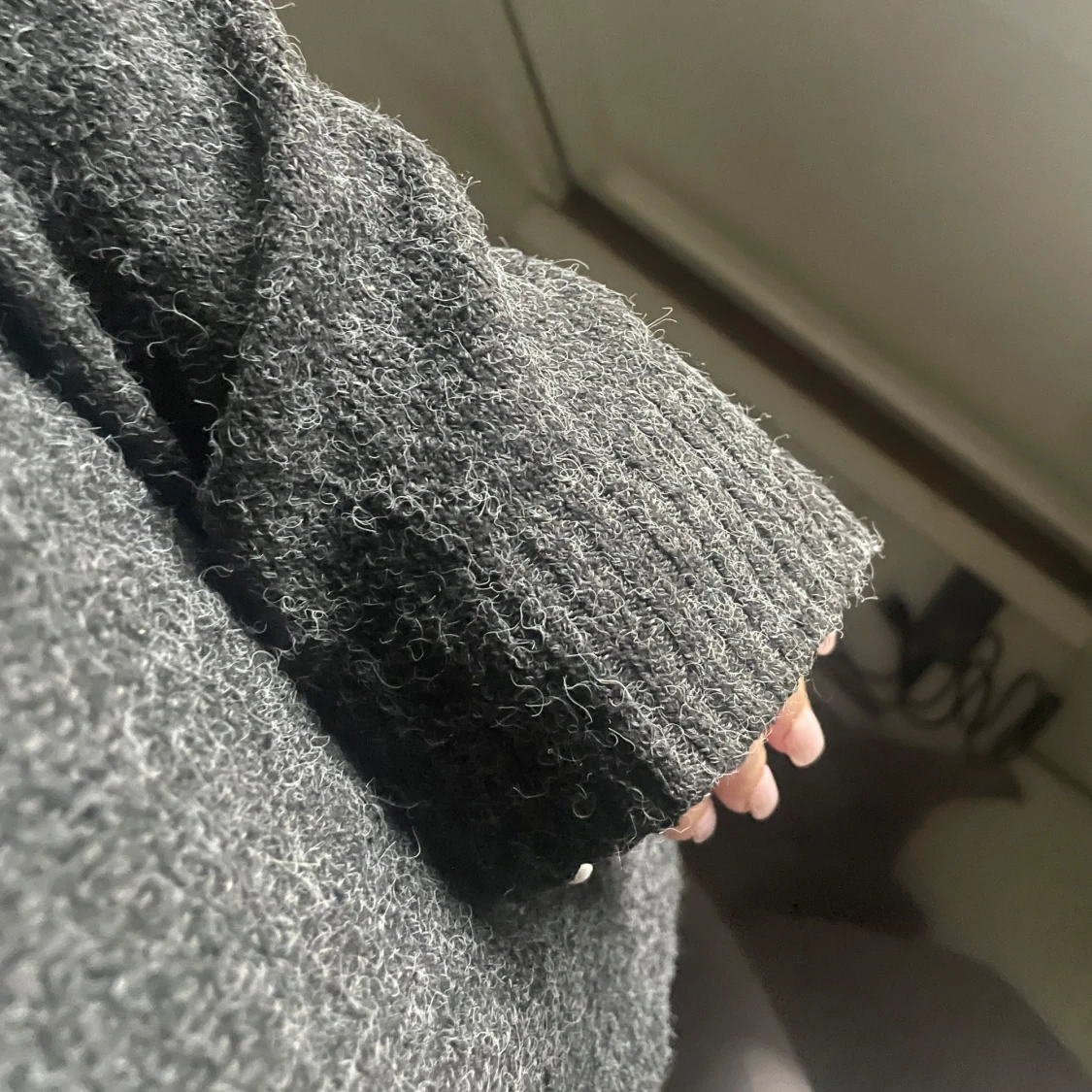 Mörkgrå/svart stickad tröja från Vero Moda - 4