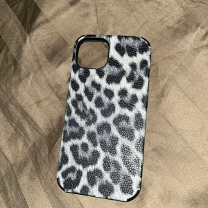 Mobilskal  - Till Iphone 13.