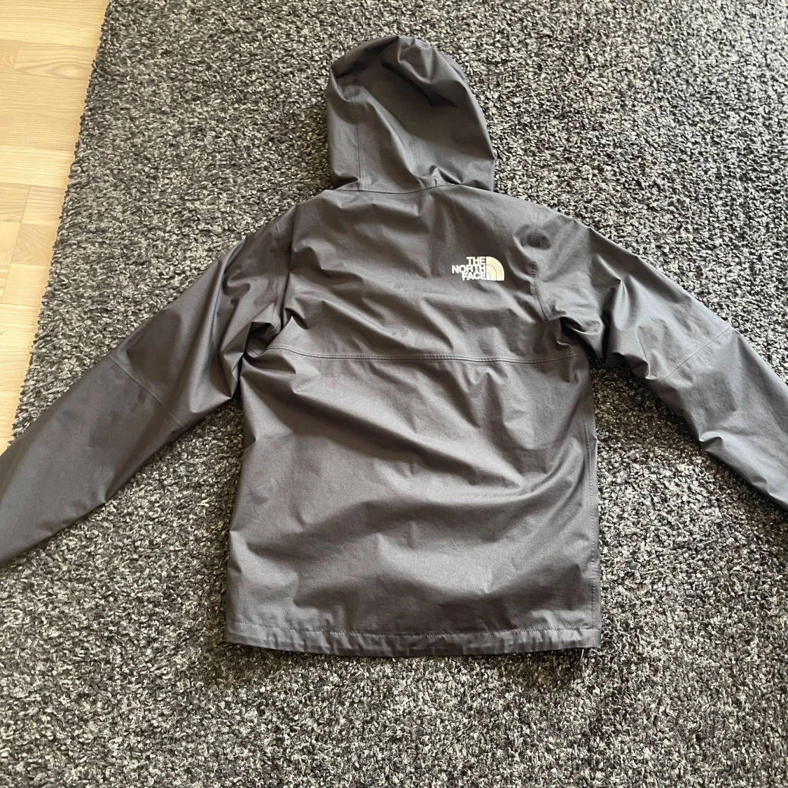 Grå vindjacka från The North Face - 1