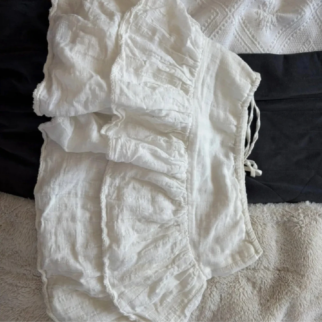 Vit volangkjol med snörning - 2