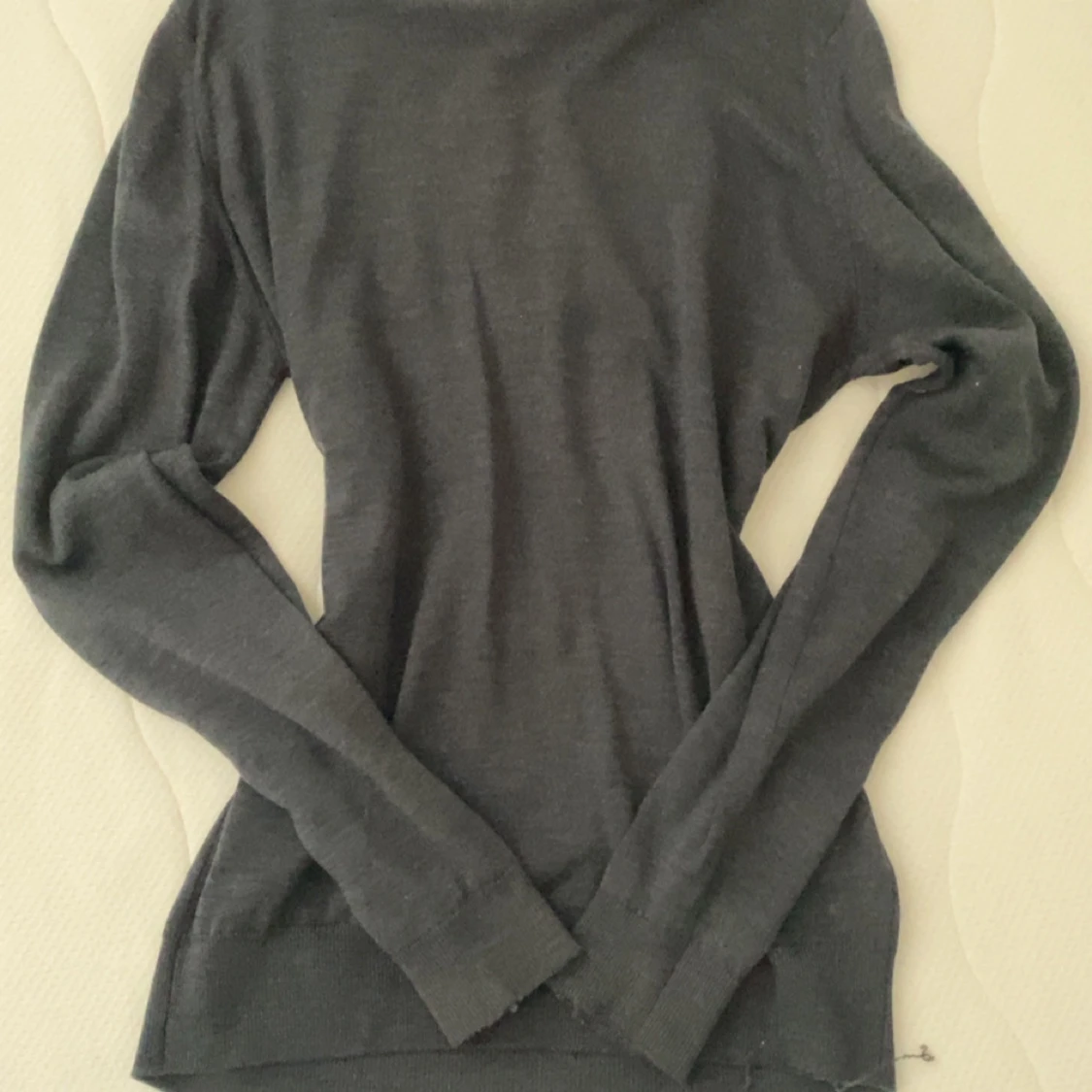 Mörkgrå merinoulltröja John Smedley