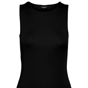 Svart  linnetopp från Pieces - Snygg svart body köpt från Nelly men märket pieces. Aldrig använd eftersom den inte passade mig och glömde skicka tillbaka. Passformen är tight. 