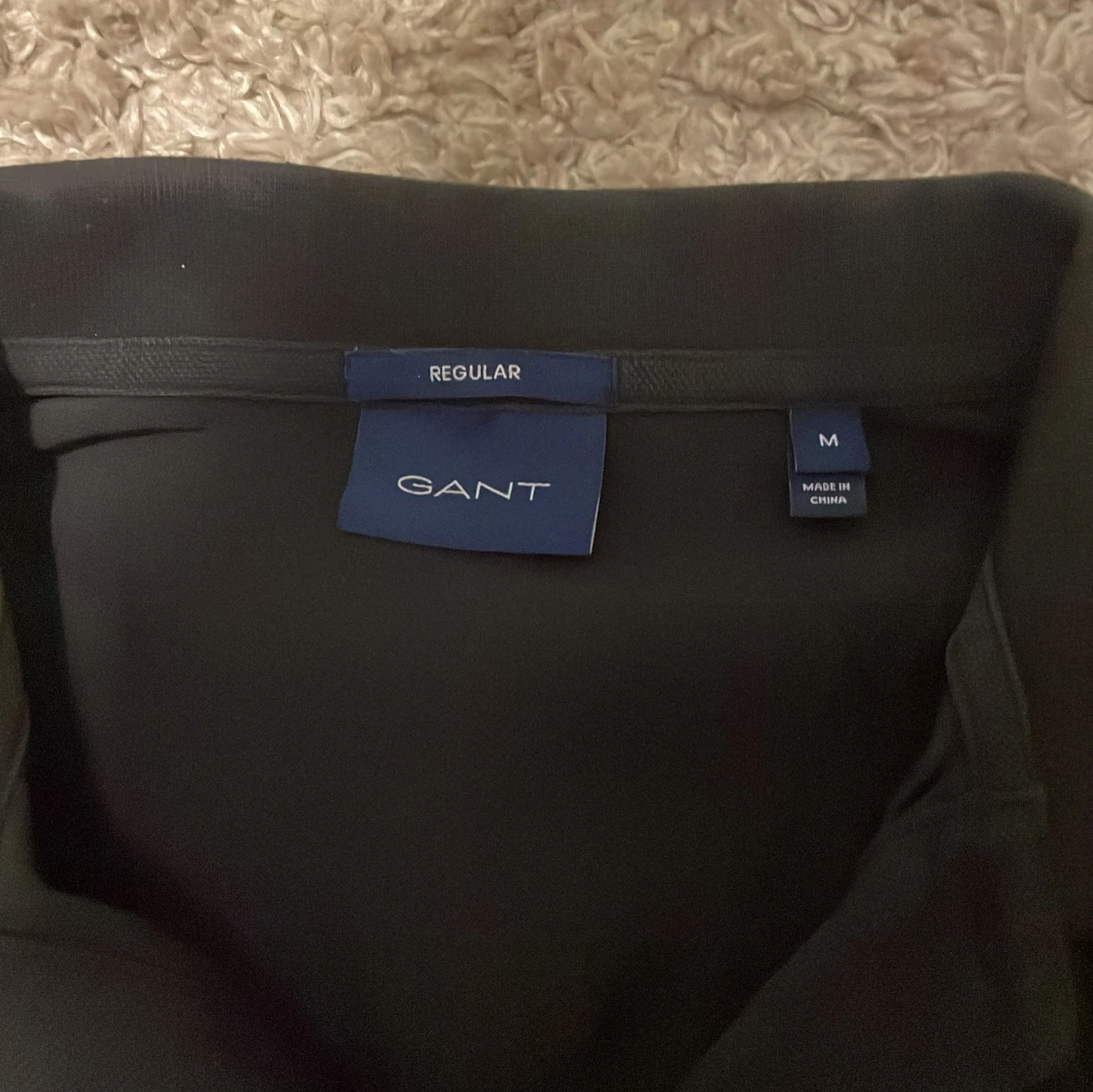 Svart pikétröja från GANT, storlek M - 2