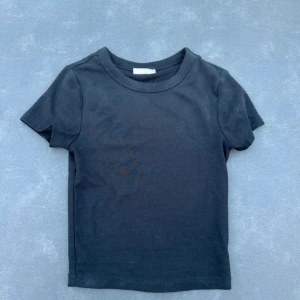 Svart tshirt - Oanvänd från ginatricot! Utan defekter