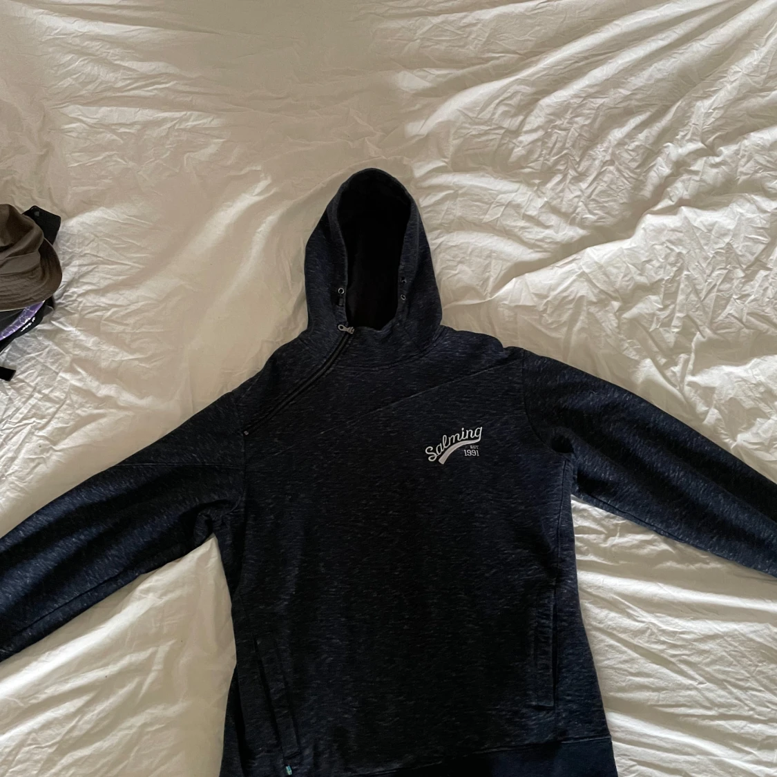 Mörkblå hoodie från Salming