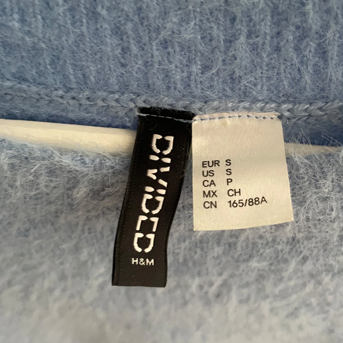 Ljusblå fluffig stickad tröja H&M - 1