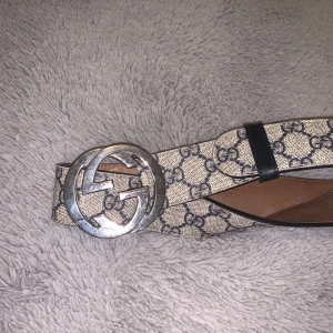 Gucci GG supreme bälte  - Inte använd så mycket sen den köptes  äkta.