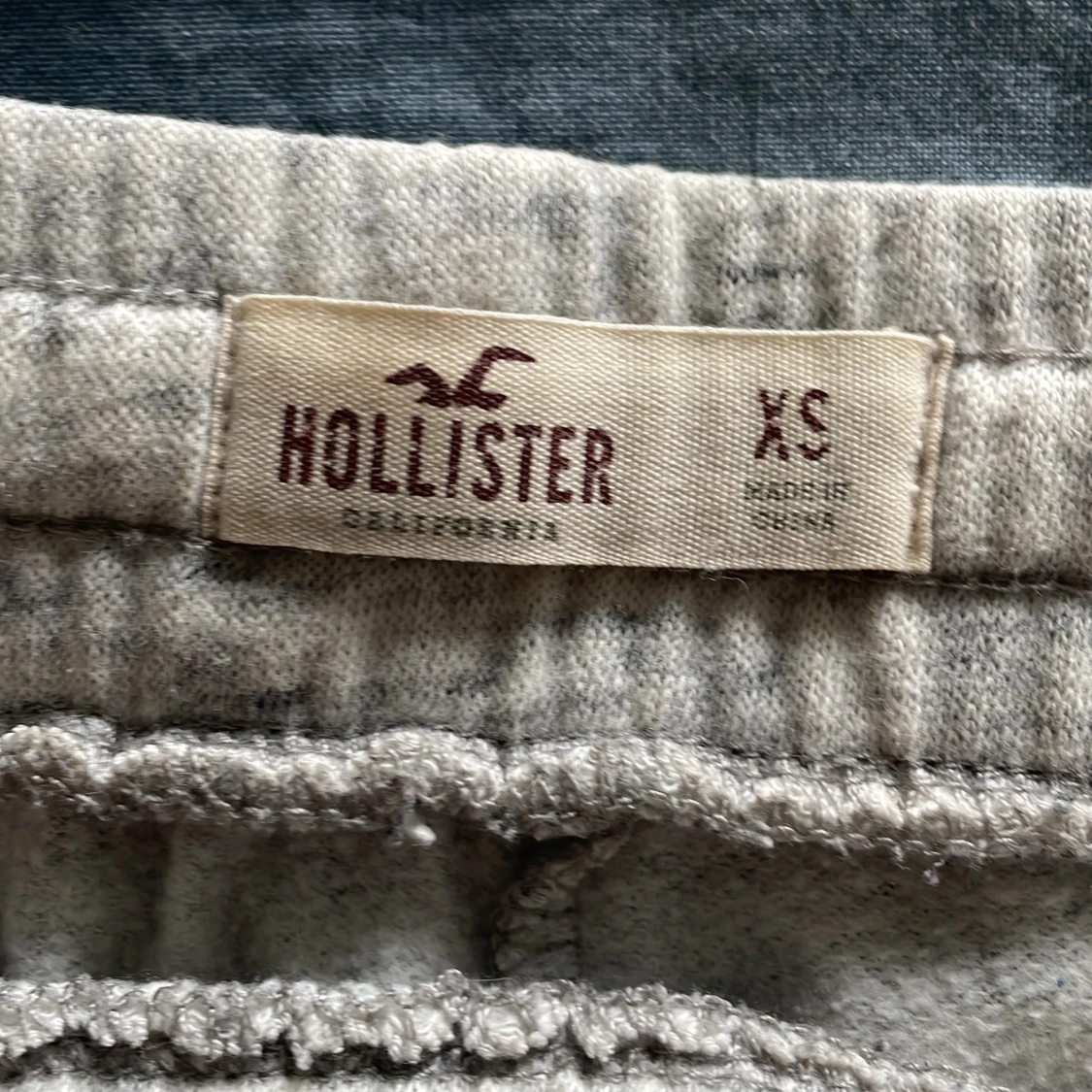 Grå mjukisshorts från Hollister - 1
