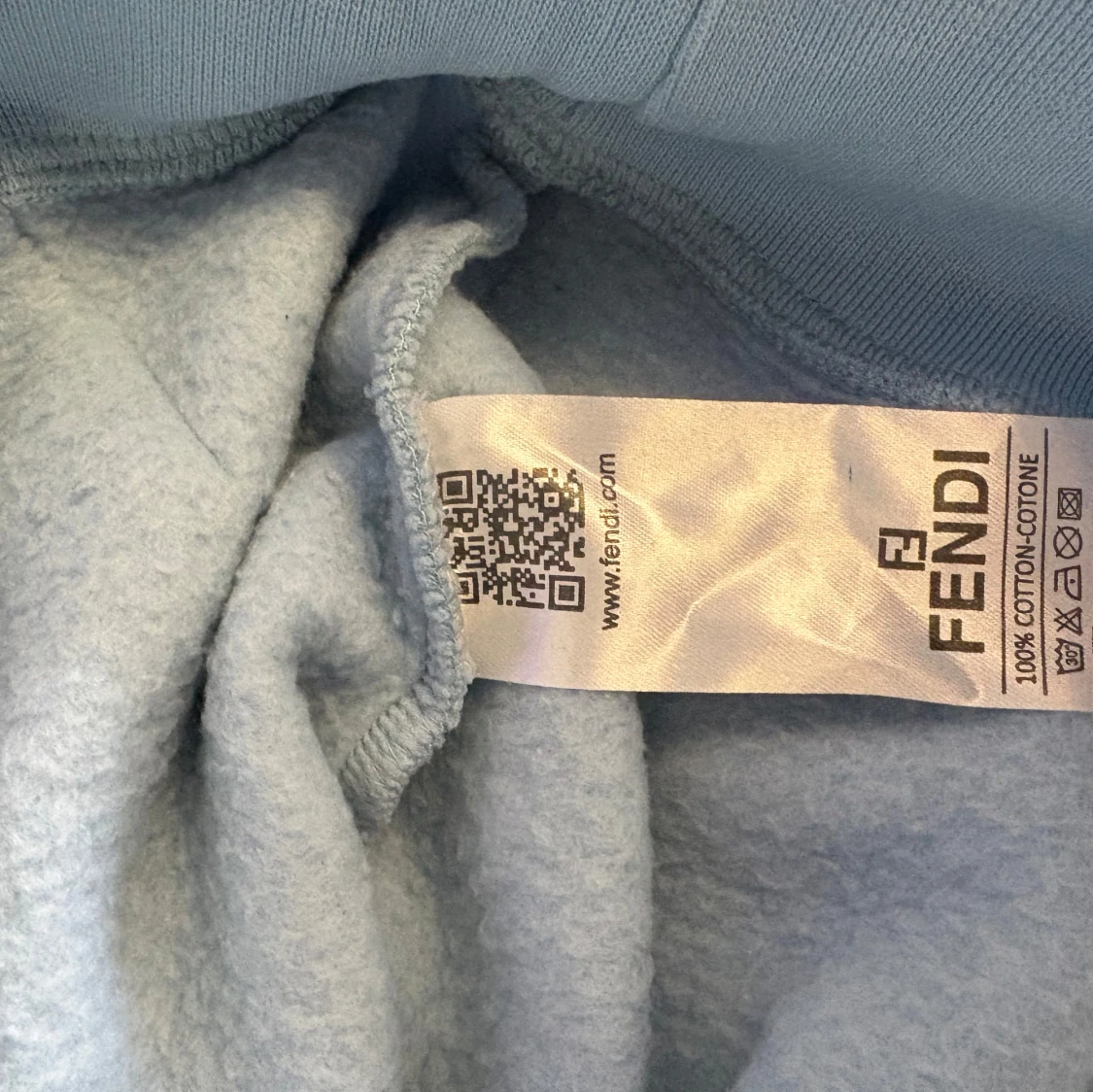 Ljusblå hoodie från Fendi - 2