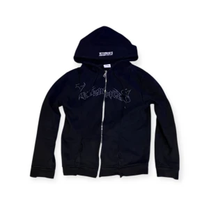 Vetements Reconstructed Hoodie - Vetements Reconstructed Zip-Hoodie. Strl M men passar S för lite oversized. Längd: 65cm, Bredd: 45cm. Kom DM vid fler frågor🙏