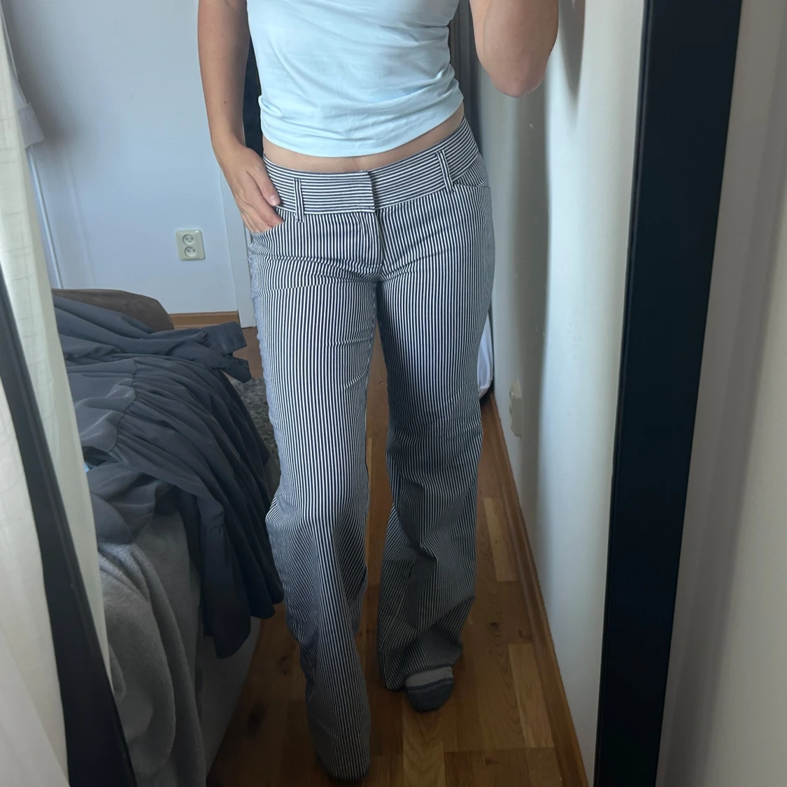 Randiga kostymbyxor med bootcut - 3