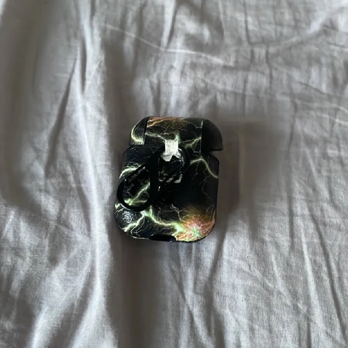 Svart AirPods-fodral med blixtmönster - 1