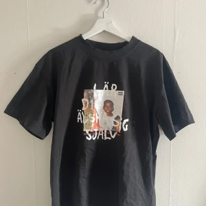 Jireel merch  - Tröja från merch by moty/jireel merch i bra skick knappt använd