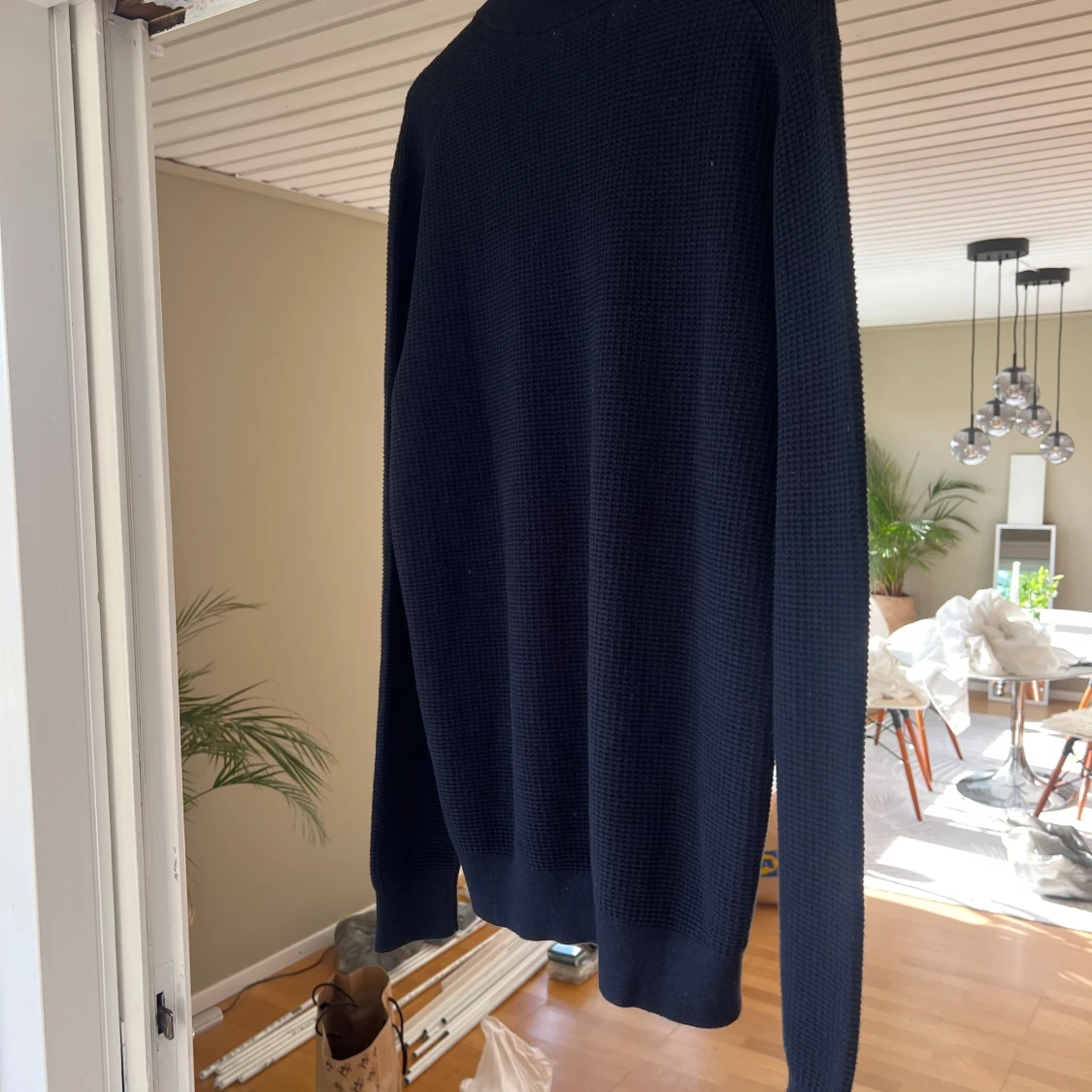 Svart stickad tröja med dragkedja från Gant - 1