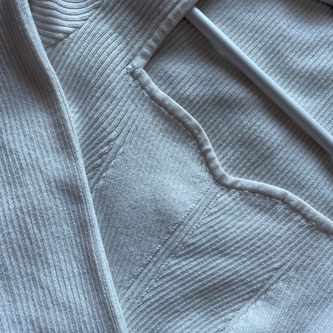 Vit ribbad långärmad mini klänning - 2