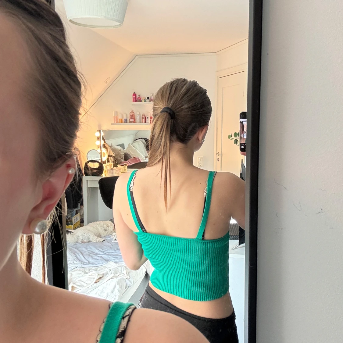 Grönt stickat linne - 1