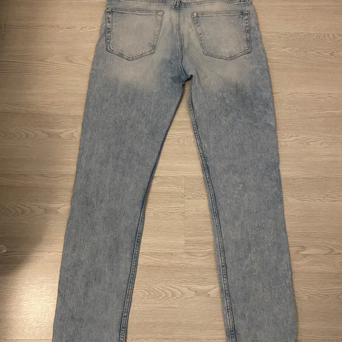 Ljusblå raka jeans - 1