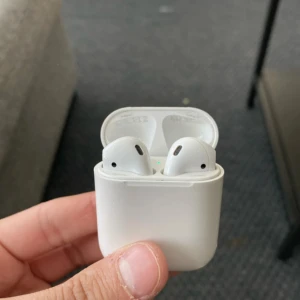 Skjortaairpods1 - Fin skjorta i superskick. Fungera rexakt som dom ska  
