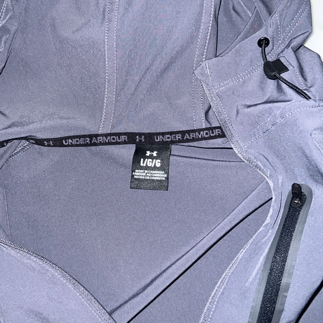 Grå och svart vindjacka från Under Armour - 1