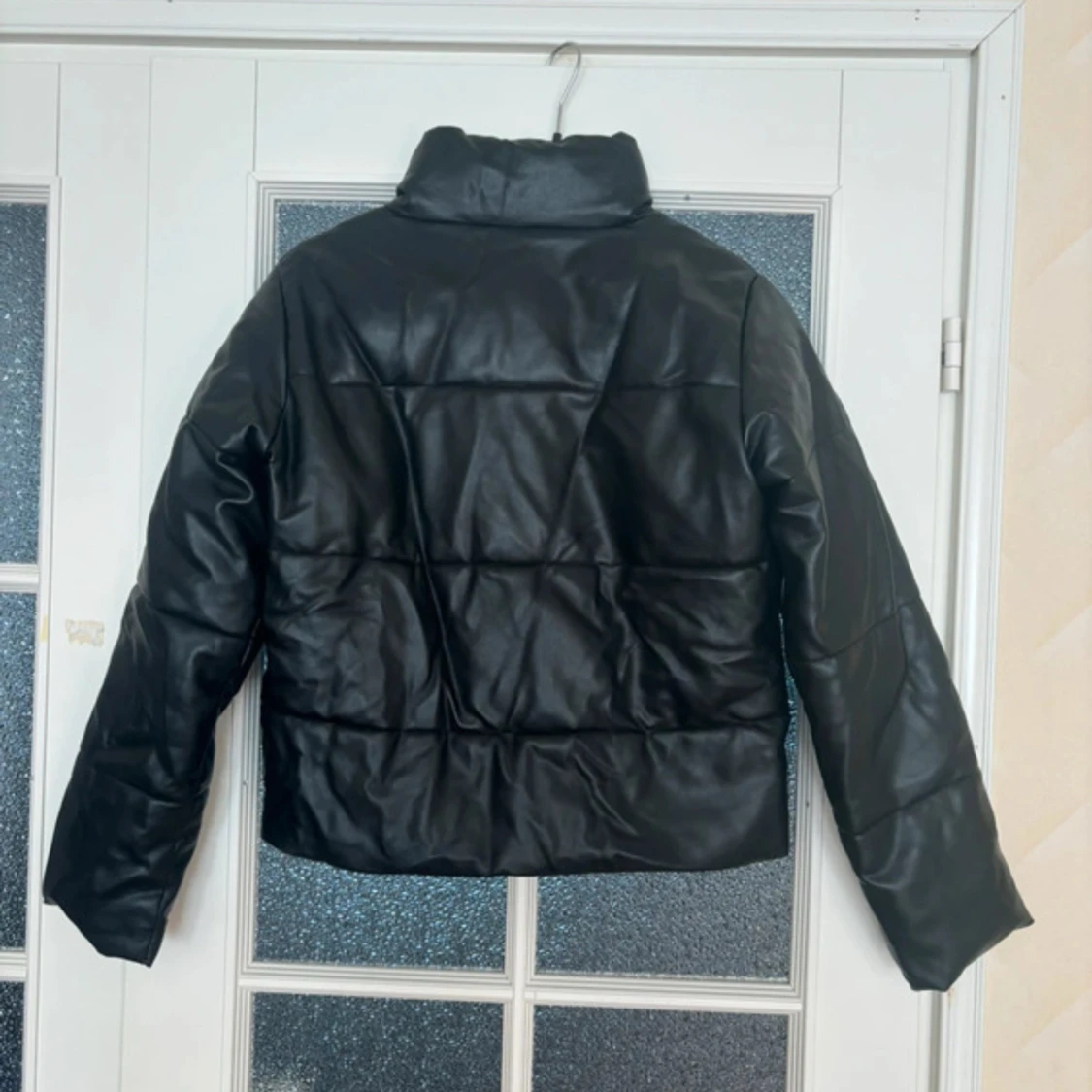 Svart pufferjacka - 3