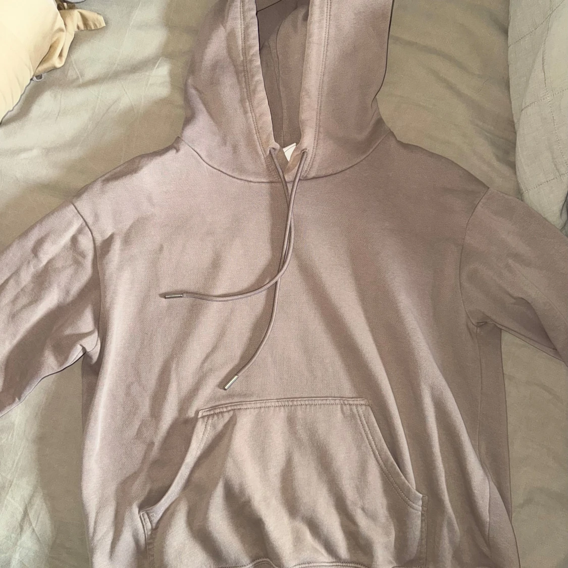 Beige hoodie med ficka framtill - 3