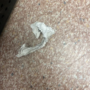 Kvitto från ica nära 👍 - Det här är ett kvitto av vitt papper med tryckt svart text. Kvitto är skrynkligt och har en avlång form. Den är bra kvalité, inte så använd, bara haft på en gång. Snäll köp👍👍jag behöver pengar chefen ger mig inget.