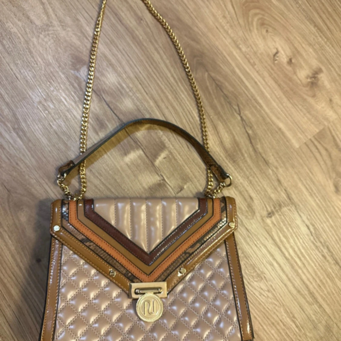 Quiltad axelväska från River Island