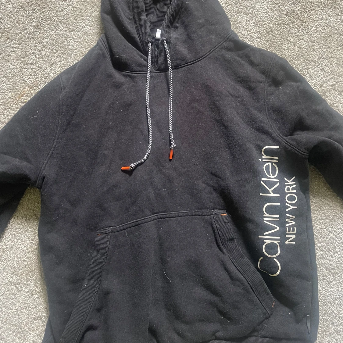 Svart hoodie från Calvin Klein