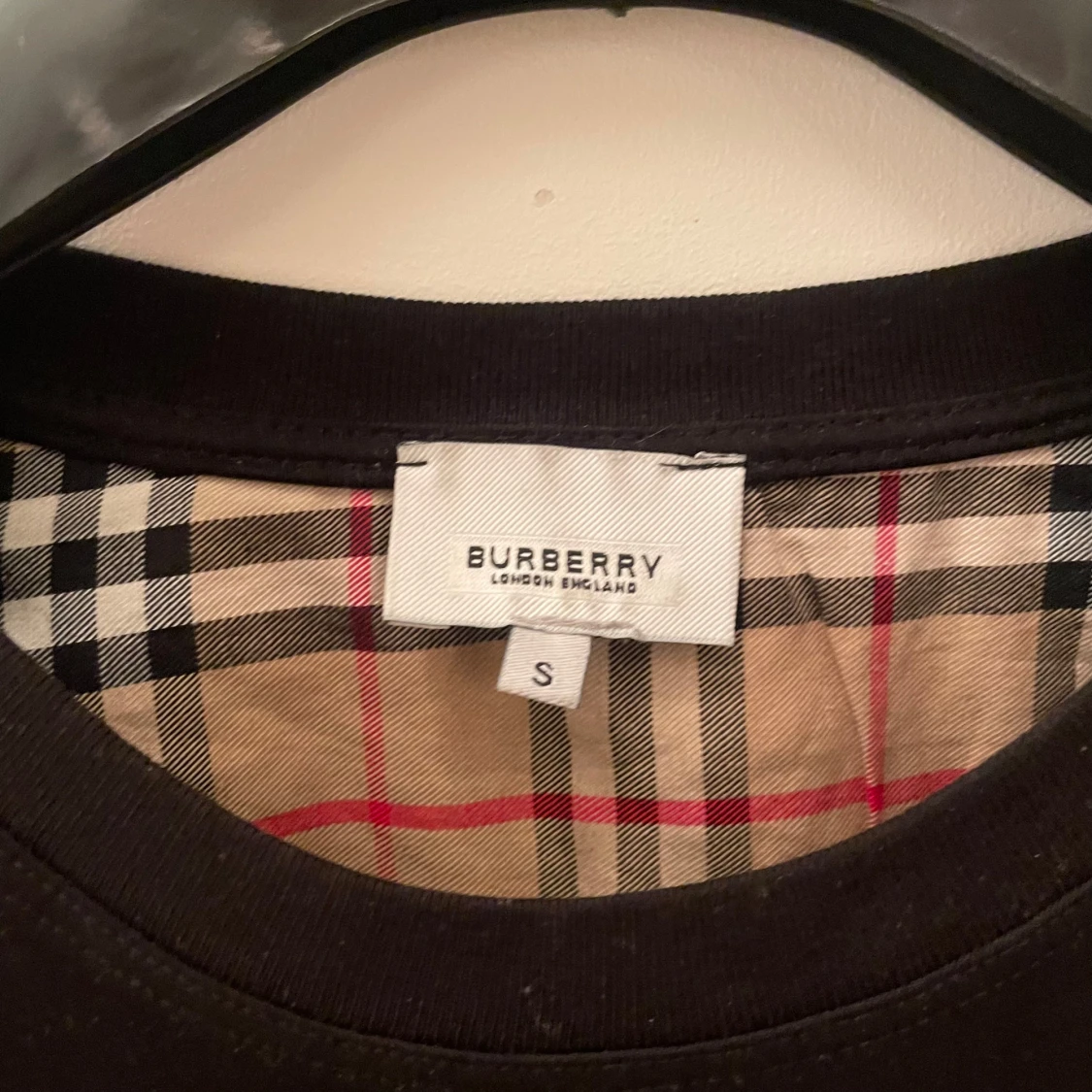 Burberry T-shirt med mönster inuti - 1