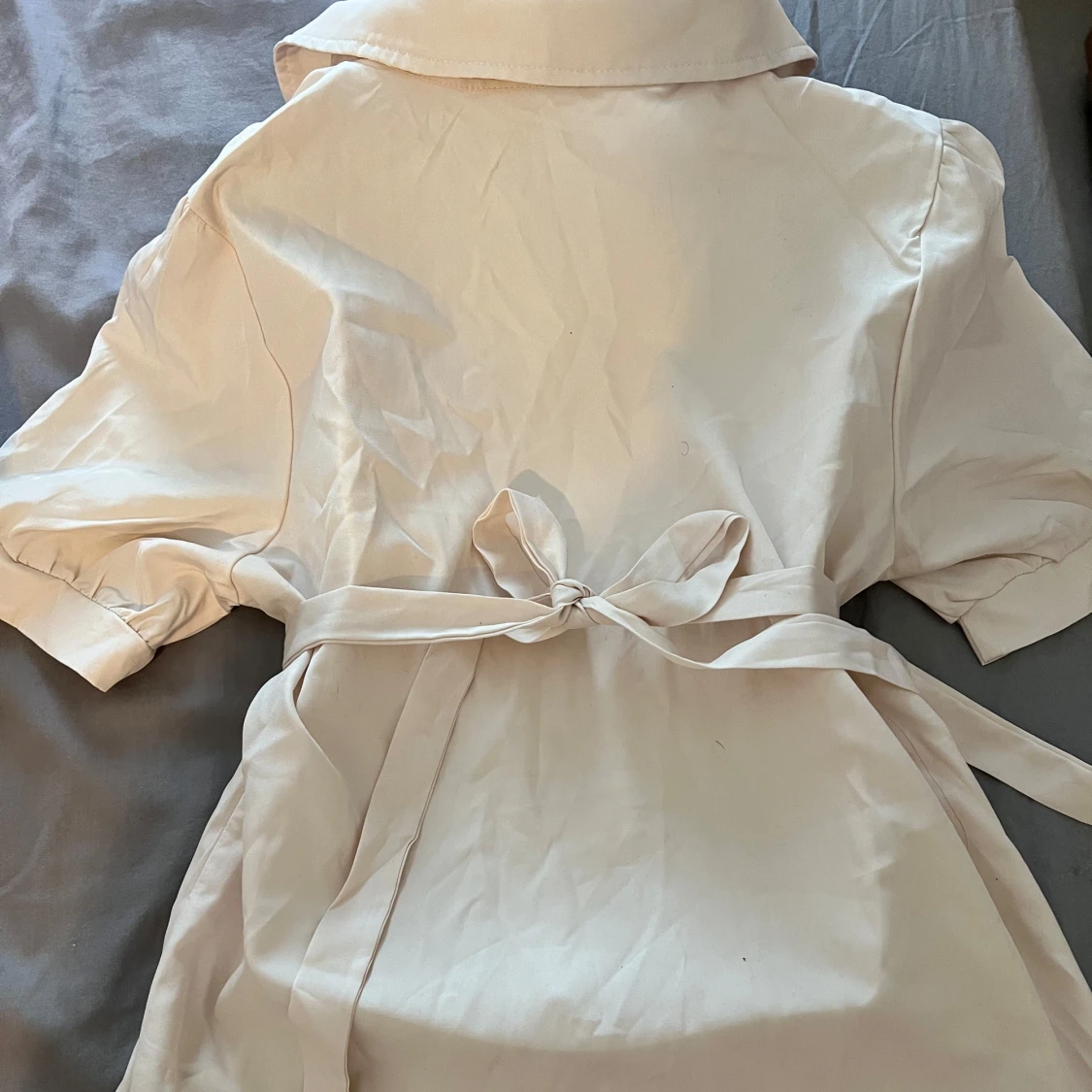 Beige blus        . - 2