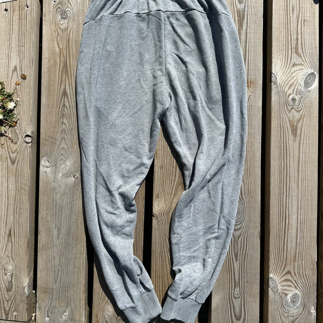 Grå mjukisbyxor från Puma - 2