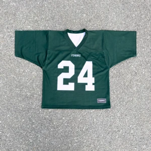 Limited Edition - Endast 30 st  - Bundle deal: 2 för 699 3 för 899 ❗️DMa: färg & storlek  NY MED PRISLAPP  👉  • Denna JERSEY är en del av Fendraz™ Jersey LIMITED COLLECTION – endast 30 st.   • Designad i Sverige  • 300 GSM • EJ massproduktion • Hög kvalité på polyester material