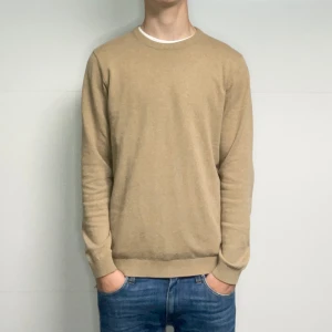 Lindbergh Tröja  - Lindbergh Tröja | Skick: 9/10 | Strl M | Pris - 249 | Fraktar via Postnord eller Instabox på köparens bekostnad | Hör av dig vid minsta fråga eller fundering//CL