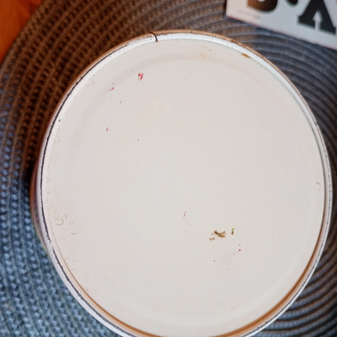 Vintage, plåtburk mönstrad med grönt lock  - 2