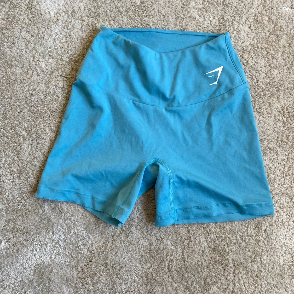 Turkosa träningstights shorts från Gymshark