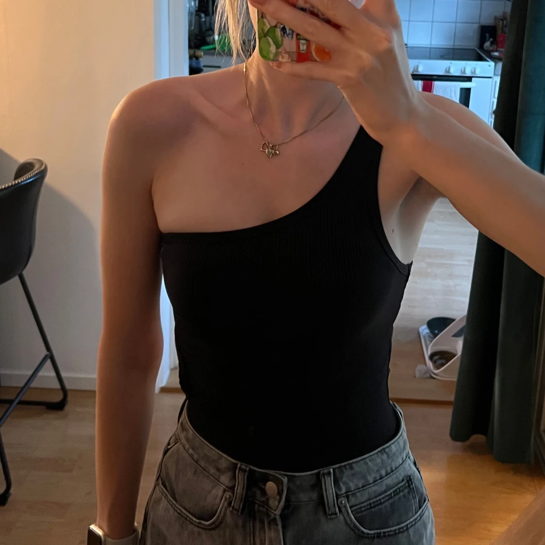 Svart one shoulder ribbad body