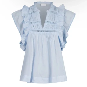 Ljusblå Neo Noir blus - Ljusblå Neo Noir blus💕Jag vet inte vad den är för storlek men den sitter som en S💞