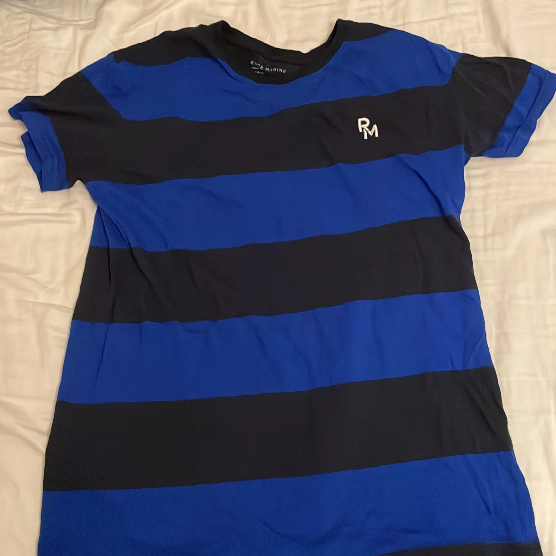 Blå och svart randig t-shirt Race Marine