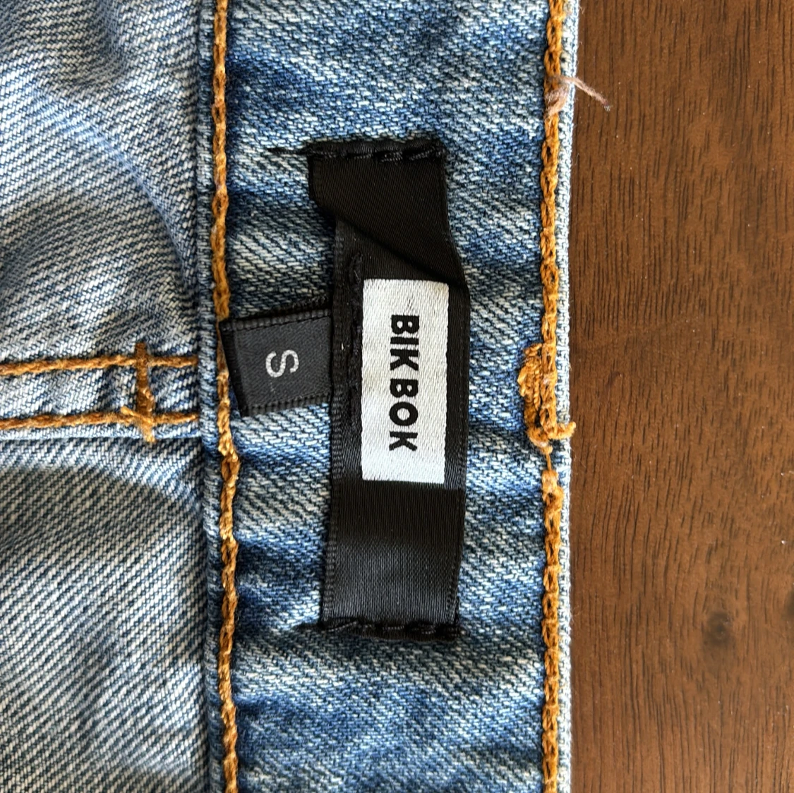 Jeansshorts med nitar  - 3