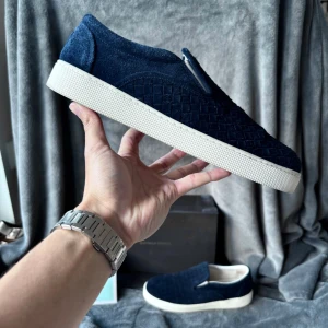 Bottega vendetta slip on skor - Orginalstorlek: 42 men passar lugnsom har 43, fråga om innermått vid osäkerhet kring storlek | ingår: box, äkthetskort, skriftlig orderbekräftelse som äkthetsbevis | fraktarsprårbart eller möts upp i Täby📍
