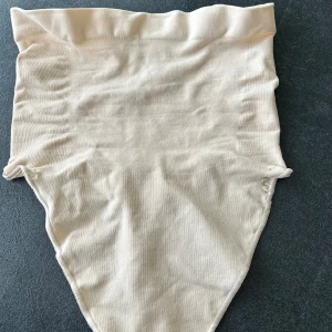 Shapewear Skims - Helt nya shapewear trosor från Skims, aldrig använda. Säljs pga fel färg. 