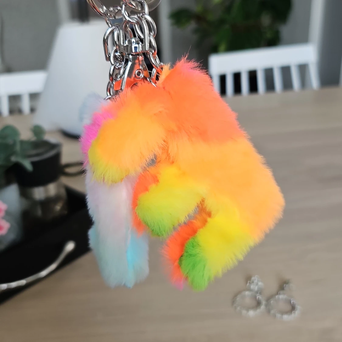 Färgglada pälsiga E-nyckelringar Tinka - 4