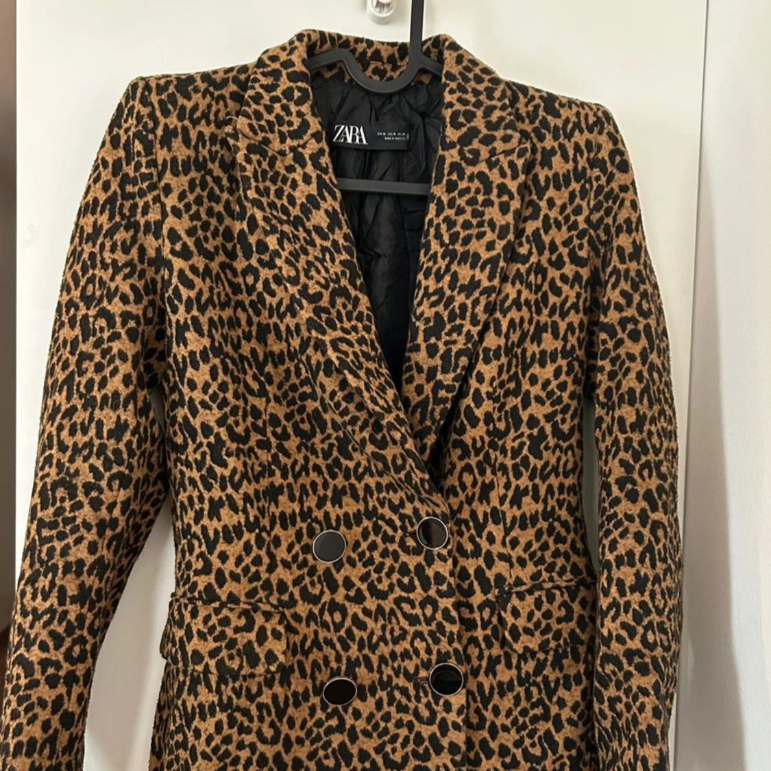 Leopardmönstrad kavaj från Zara XS