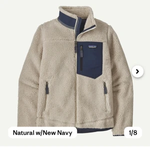 Fleece från Patagonia - 🔥Ska kolla intresset🔥Supermysig beige teddyfleece från Patagonia. Perfekt för kyliga dagar och riktigt skön nu till sommaren - tål vind! Knappt använd (inga defekter), säljer pga använder sällan. Köptes för ca 2500!!