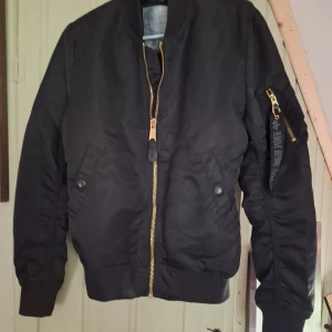 Alpha industries jacka - Oanvänd, sitter skitsnyggt!